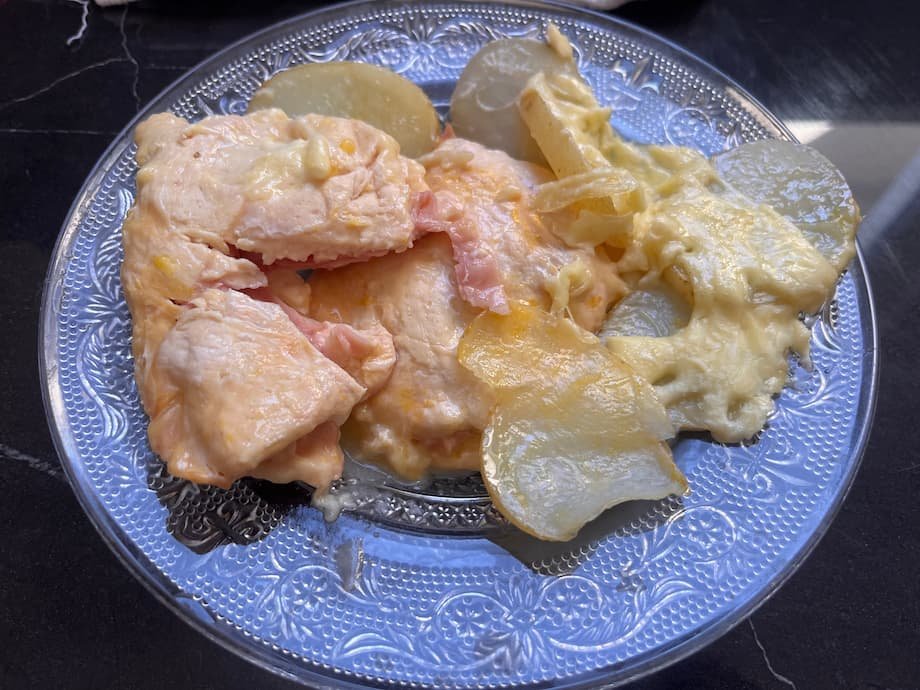 Pechuga rellena de queso y jamón al horno